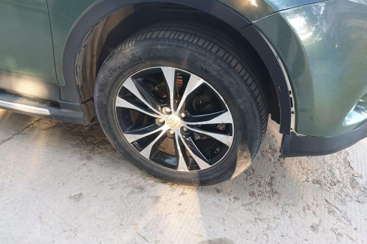 Used Toyota RAV4 2013 2.5L Automatic 4x4 Luxury Edition Right Front Wheel Hub