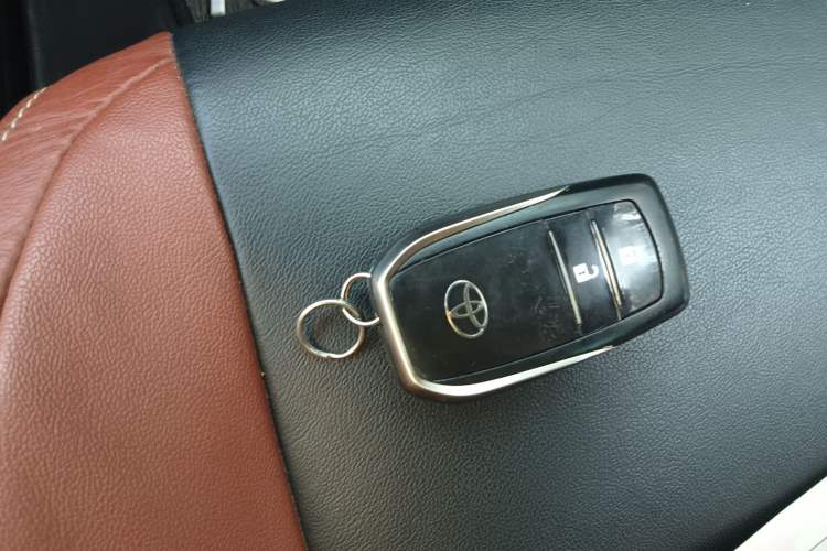 Used Toyota RAV4 2013 2.5L Automatic 4x4 Luxury Edition Vehicle Key
