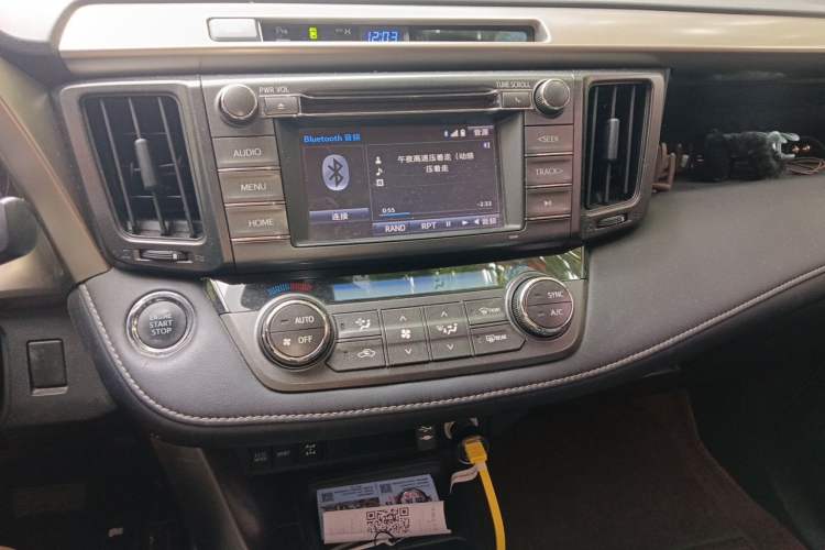 Used Toyota RAV4 2013 2.5L Automatic 4x4 Elite Edition Audio And AC Panel