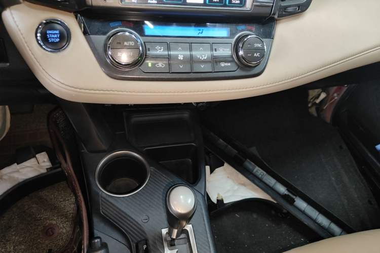 Used Toyota RAV4 2013 2.5L Automatic 4x4 Elite Edition Audio And AC Panel