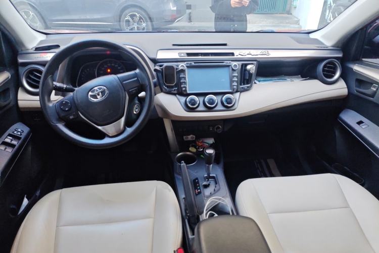 Used Toyota RAV4 2013 2.0L CVT Two-Wheel Drive Urban Edition Center Console
