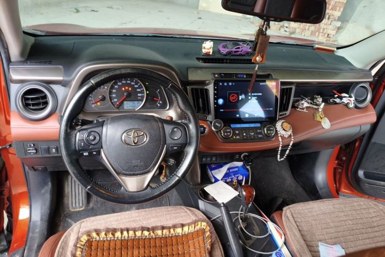 Used Toyota RAV4 2013 2.5L Automatic 4x4 Elite Edition Center Console