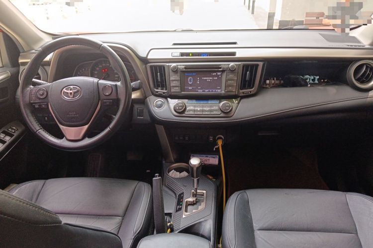 Used Toyota RAV4 2013 2.5L Automatic 4x4 Elite Edition Center Console
