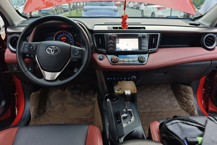 Used Toyota RAV4 2013 2.5L Automatic 4x4 Prestige Edition Center Console