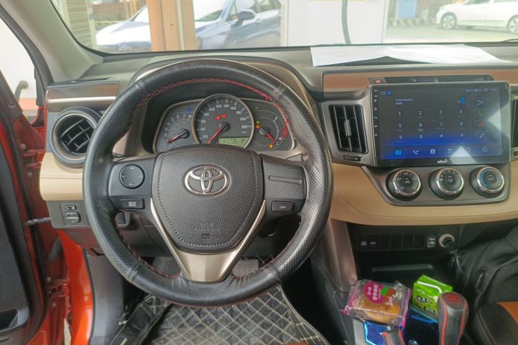 Used Toyota RAV4 2013 2.0L CVT Two-Wheel Drive Urban Edition Center Console