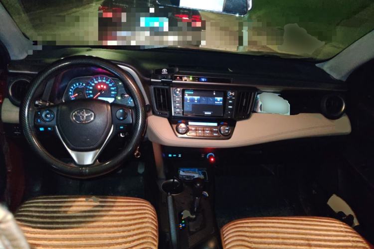 Used Toyota RAV4 2013 2.0L CVT Four-Wheel Drive Fashion Edition Center Console