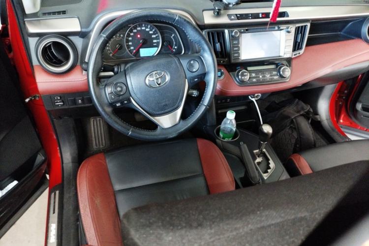 Used Toyota RAV4 2013 2.5L Automatic 4x4 Elite Edition Center Console