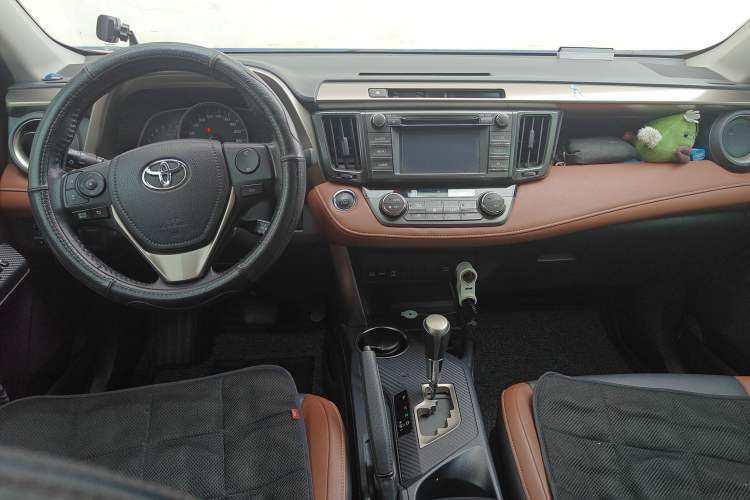 Used Toyota RAV4 2013 2.5L Automatic 4x4 Elite Edition Center Console