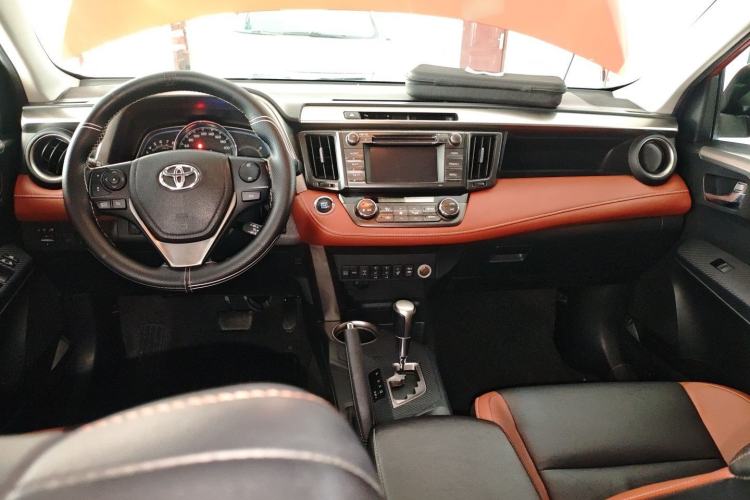 Used Toyota RAV4 2013 2.5L Automatic 4x4 Prestige Edition Center Console