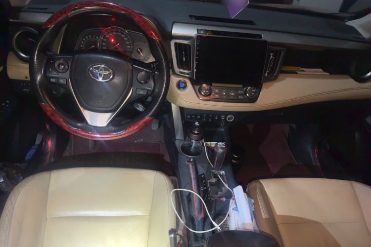 Used Toyota RAV4 2013 2.5L Automatic 4x4 Prestige Edition Center Console