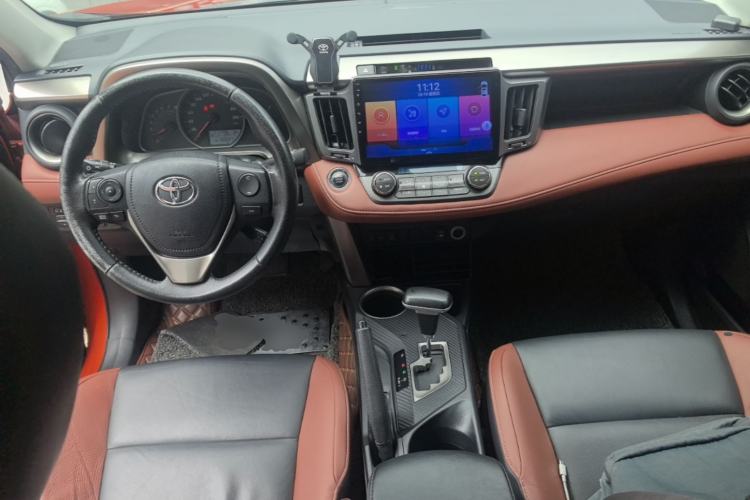 Used Toyota RAV4 2013 2.5L Automatic 4x4 Elite Edition Center Console