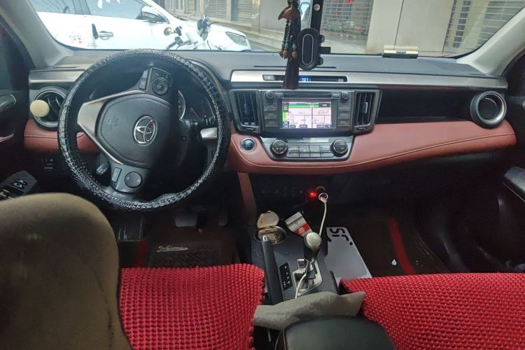 Used Toyota RAV4 2013 2.5L Automatic 4x4 Prestige Edition Center Console