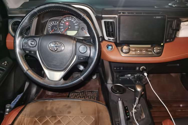 Used Toyota RAV4 2013 2.5L Automatic 4x4 Elite Edition Center Console