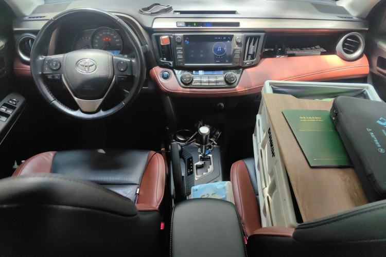Used Toyota RAV4 2013 2.5L Automatic 4x4 Elite Edition Center Console