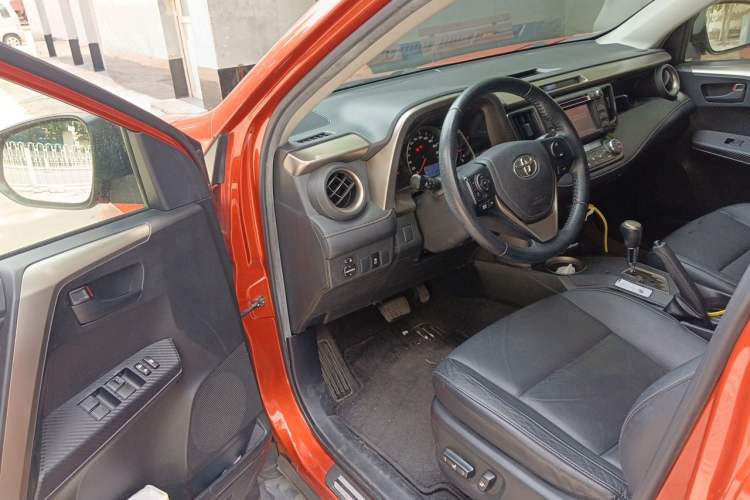 Used Toyota RAV4 2013 2.5L Automatic 4x4 Elite Edition Driver Seat