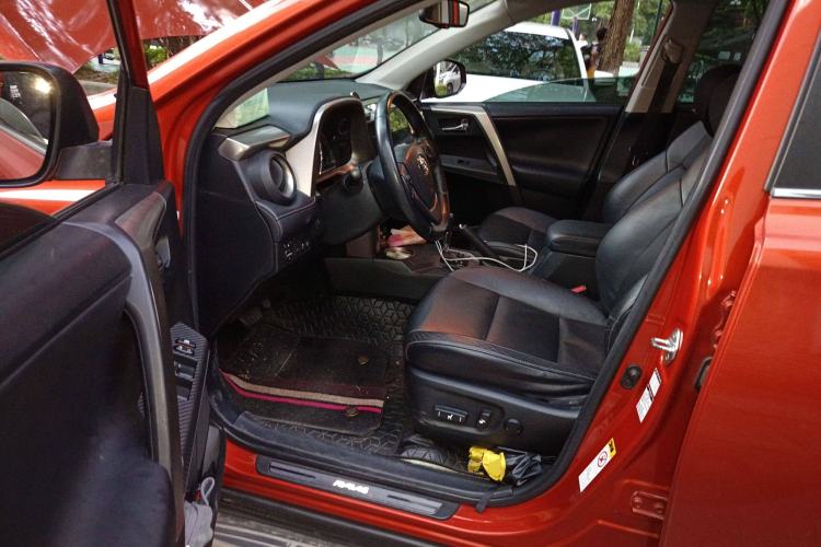 Used Toyota RAV4 2013 2.5L Automatic 4x4 Prestige Edition Driver Seat