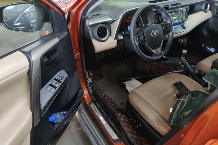 Used Toyota RAV4 2013 2.5L Automatic 4x4 Elite Edition Driver Seat