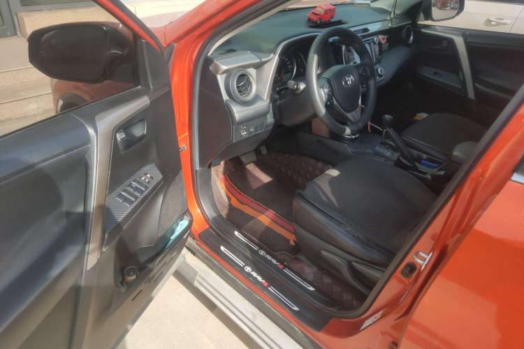Used Toyota RAV4 2013 2.0L CVT Four-Wheel Drive Fashion Edition Driver Seat