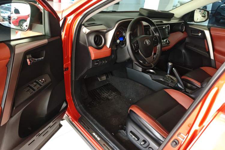 Used Toyota RAV4 2013 2.5L Automatic 4x4 Prestige Edition Driver Seat