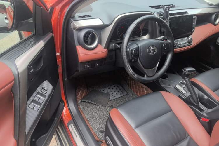 Used Toyota RAV4 2013 2.5L Automatic 4x4 Elite Edition Driver Seat