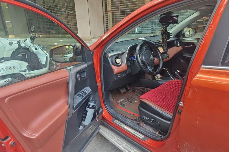 Used Toyota RAV4 2013 2.5L Automatic 4x4 Prestige Edition Driver Seat