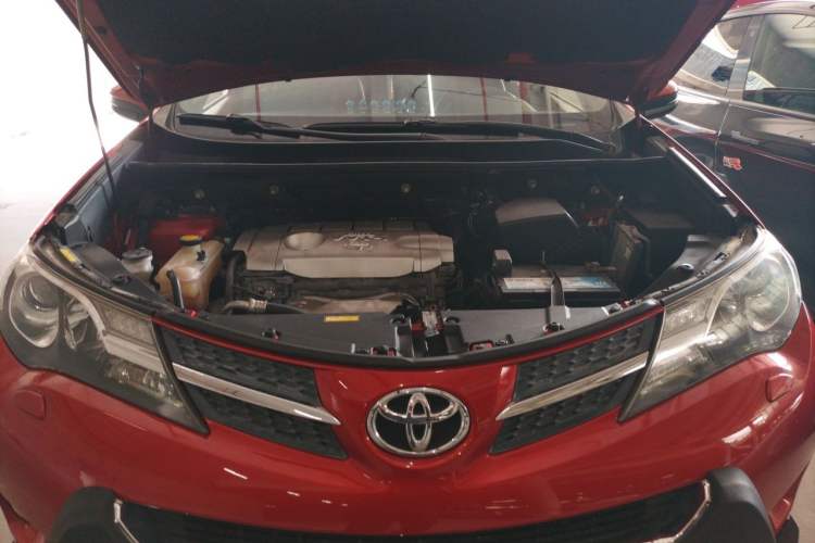 Used Toyota RAV4 2013 2.5L Automatic 4x4 Elite Edition Engine Bay