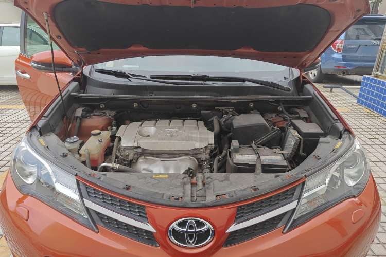 Used Toyota RAV4 2013 2.5L Automatic 4x4 Elite Edition Engine Bay