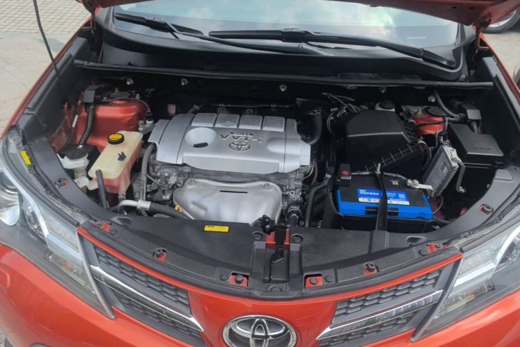 Used Toyota RAV4 2013 2.5L Automatic 4x4 Elite Edition Engine Bay