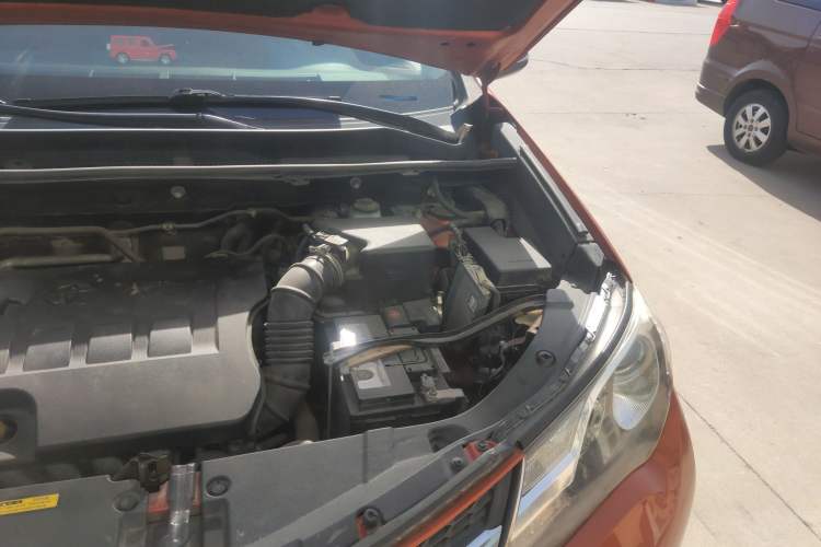 Used Toyota RAV4 2013 2.0L CVT Four-Wheel Drive Fashion Edition Engine Bay Left