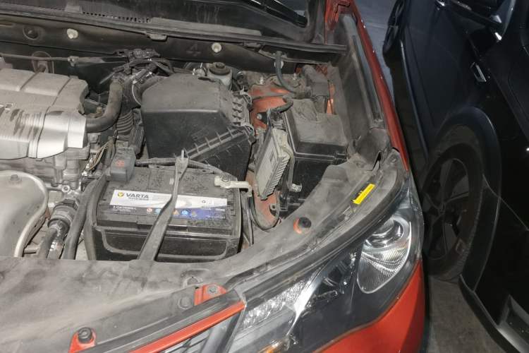 Used Toyota RAV4 2013 2.5L Automatic 4x4 Elite Edition Engine Bay Left