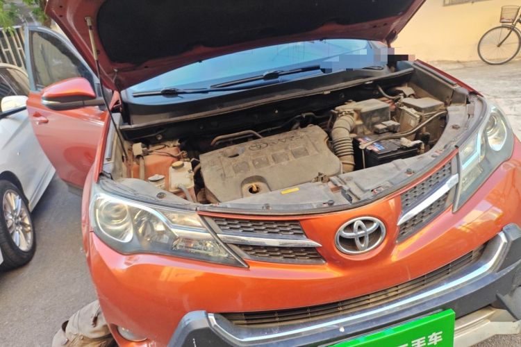 Used Toyota RAV4 2013 2.0L CVT Two-Wheel Drive Urban Edition Engine Bay Right