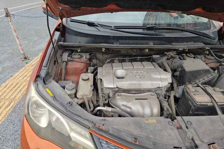 Used Toyota RAV4 2013 2.5L Automatic 4x4 Elite Edition Engine Bay Right