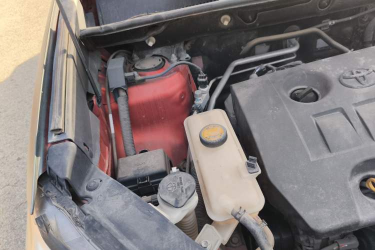Used Toyota RAV4 2013 2.0L CVT Four-Wheel Drive New Edition Engine Bay Right