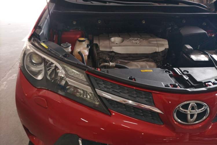 Used Toyota RAV4 2013 2.5L Automatic 4x4 Elite Edition Engine Bay Right