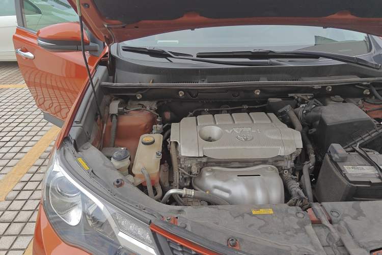 Used Toyota RAV4 2013 2.5L Automatic 4x4 Elite Edition Engine Bay Right