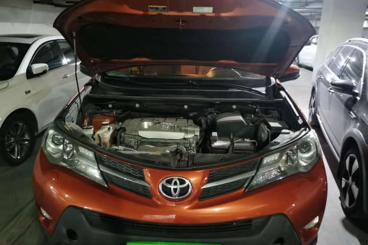 Used Toyota RAV4 2013 2.5L Automatic 4x4 Elite Edition Engine Bay