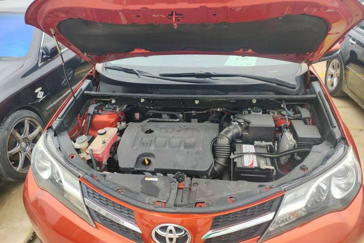 Used Toyota RAV4 2013 2.0L CVT Four-Wheel Drive New Edition Engine Bay