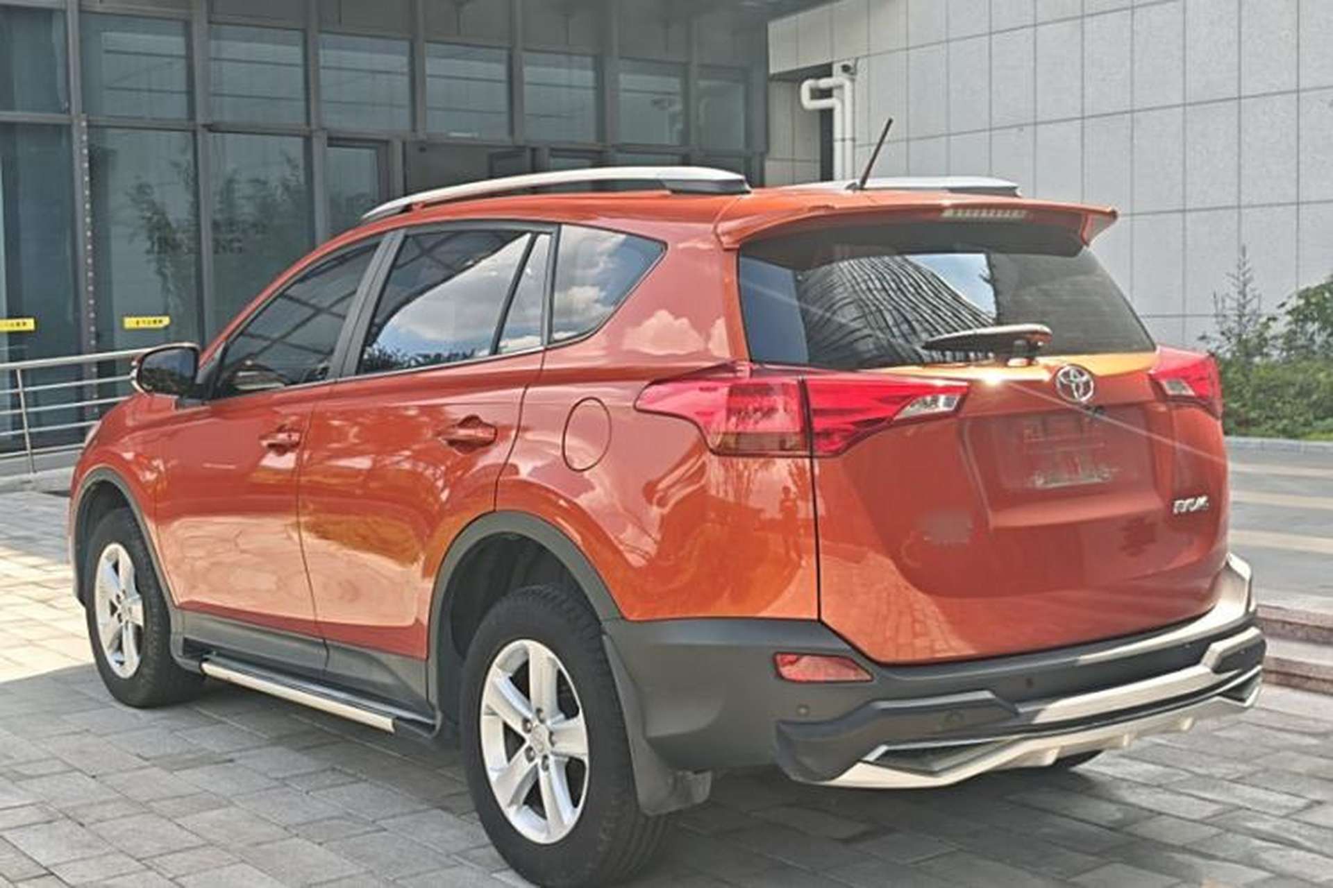 Used Toyota RAV4 2013 2.0L CVT Two-Wheel Drive Urban Edition Exterior 2