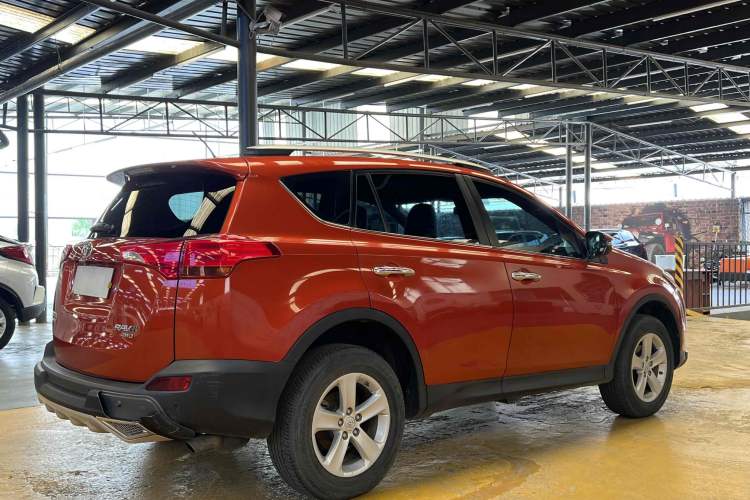 Used Toyota RAV4 2013 2.0L CVT Four-Wheel Drive New Edition Exterior 5