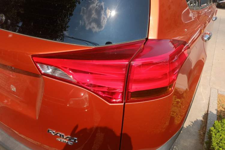 Used Toyota RAV4 2013 2.0L CVT Four-Wheel Drive New Edition Exterior 6