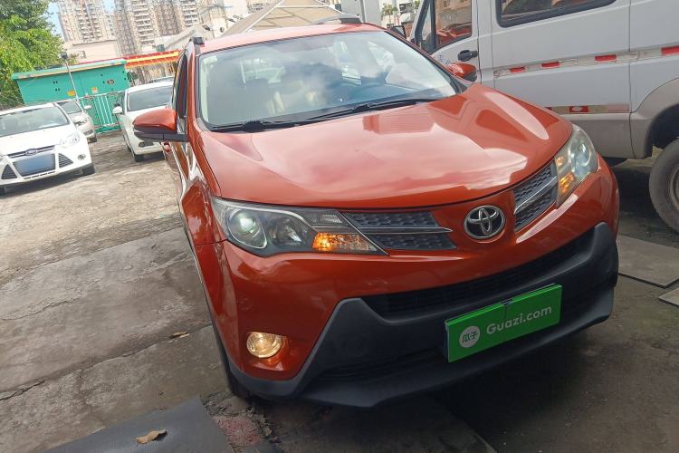 Used Toyota RAV4 2013 2.0L CVT Two-Wheel Drive Urban Edition Front Right 45 Deg