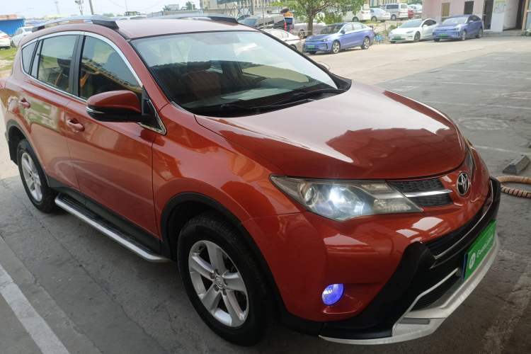 Used Toyota RAV4 2013 2.0L CVT Two-Wheel Drive Urban Edition Front Right 45 Deg