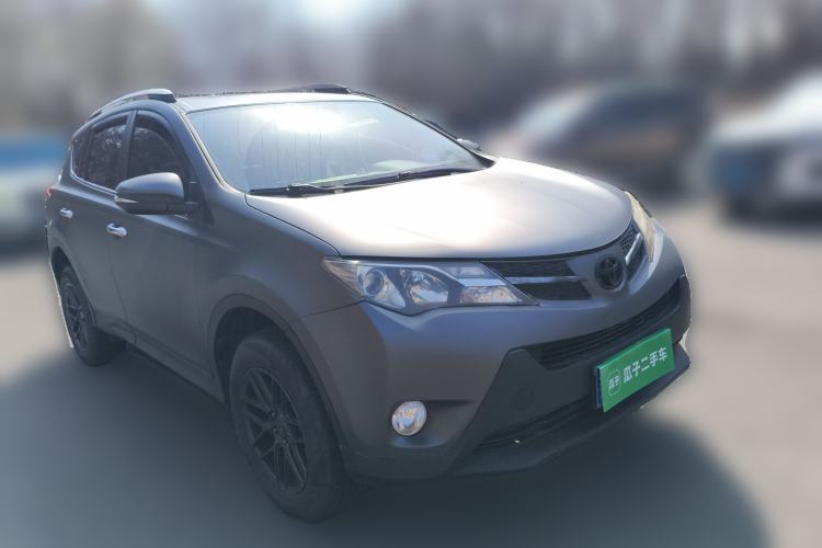 Used Toyota RAV4 2013 2.0L CVT Four-Wheel Drive New Edition Front Right 45 Deg