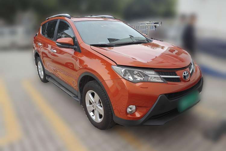 Used Toyota RAV4 2013 2.5L Automatic 4x4 Elite Edition Front Right 45 Deg