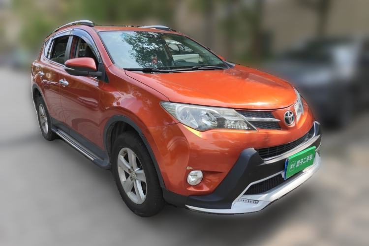 Used Toyota RAV4 2013 2.0L CVT Four-Wheel Drive New Edition Front Right 45 Deg