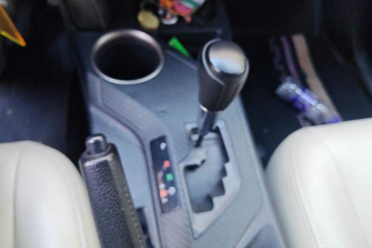 Used Toyota RAV4 2013 2.0L CVT Two-Wheel Drive Urban Edition Gear Lever