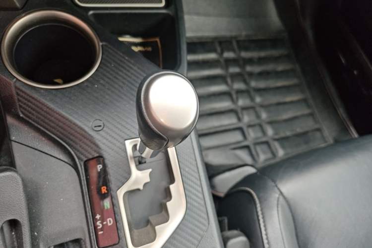 Used Toyota RAV4 2013 2.5L Automatic 4x4 Elite Edition Gear Lever