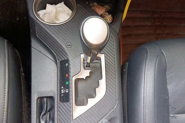 Used Toyota RAV4 2013 2.5L Automatic 4x4 Elite Edition Gear Lever