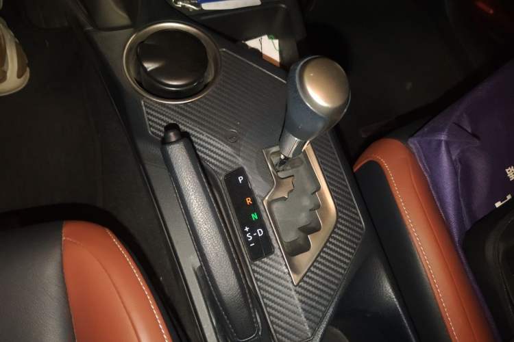 Used Toyota RAV4 2013 2.5L Automatic 4x4 Elite Edition Gear Lever