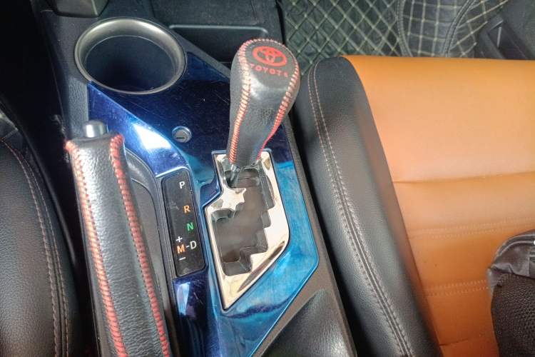 Used Toyota RAV4 2013 2.0L CVT Two-Wheel Drive Urban Edition Gear Lever